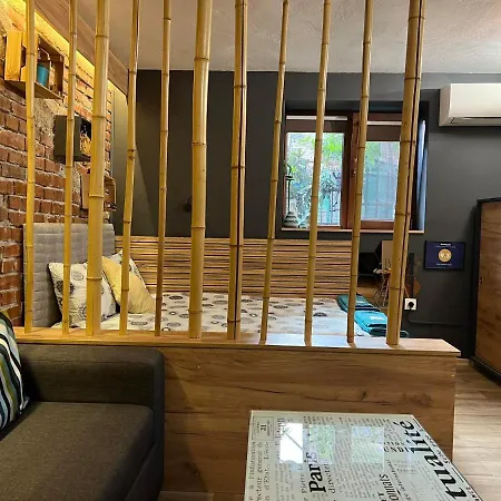 Garden Apartment *
